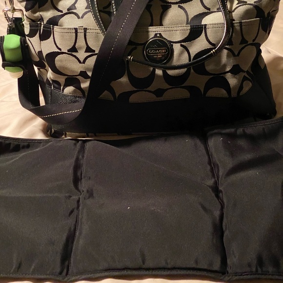 Coach diaper bag - Picture 4 of 4